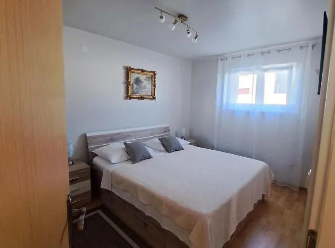 Aenona Apartman