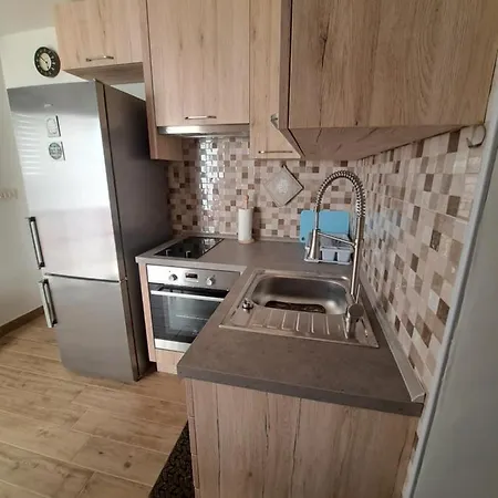 Aenona Apartment *